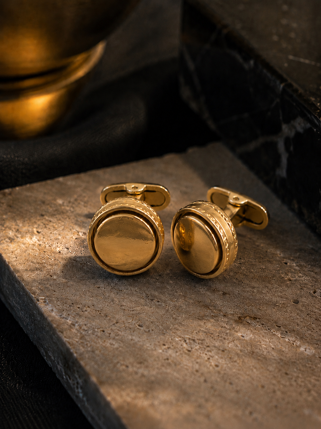 Round Gold Centre Cufflinks